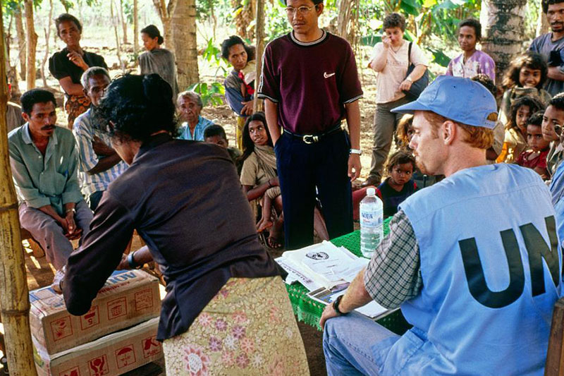 Image: UN | United Nations election workers in East Timor in 1999. 